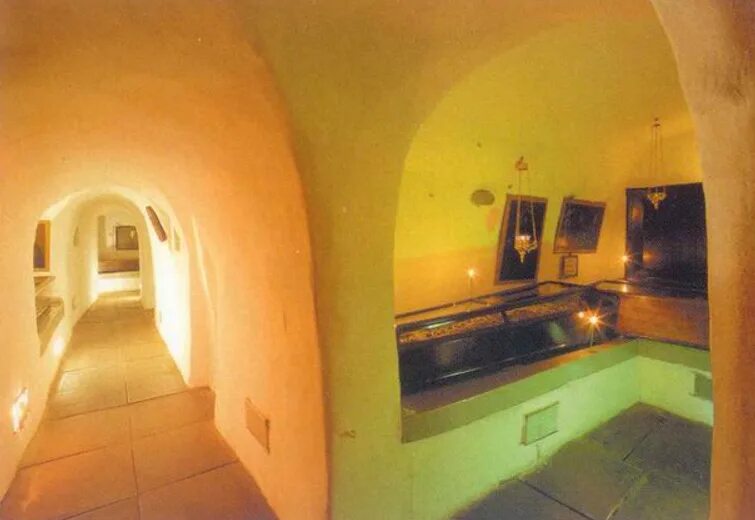 пещеры киево-печерской лавры. печерская лавра в киеве пещера. киево-печерский монастырь пещеры. псково-печерский монастырь пещеры. антониевы пещеры киево-печерской лавры.