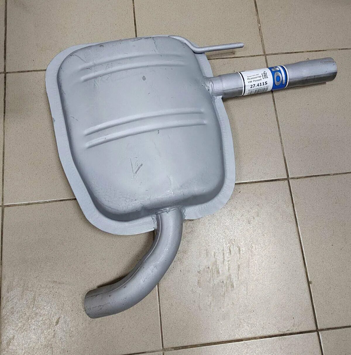 Резонатор на фольксвагене пассат 67. 8 артикул. Глушитель vw passat b3 1. Резонатор фольксваген пойнтер. Резонатор пассат б5 1.