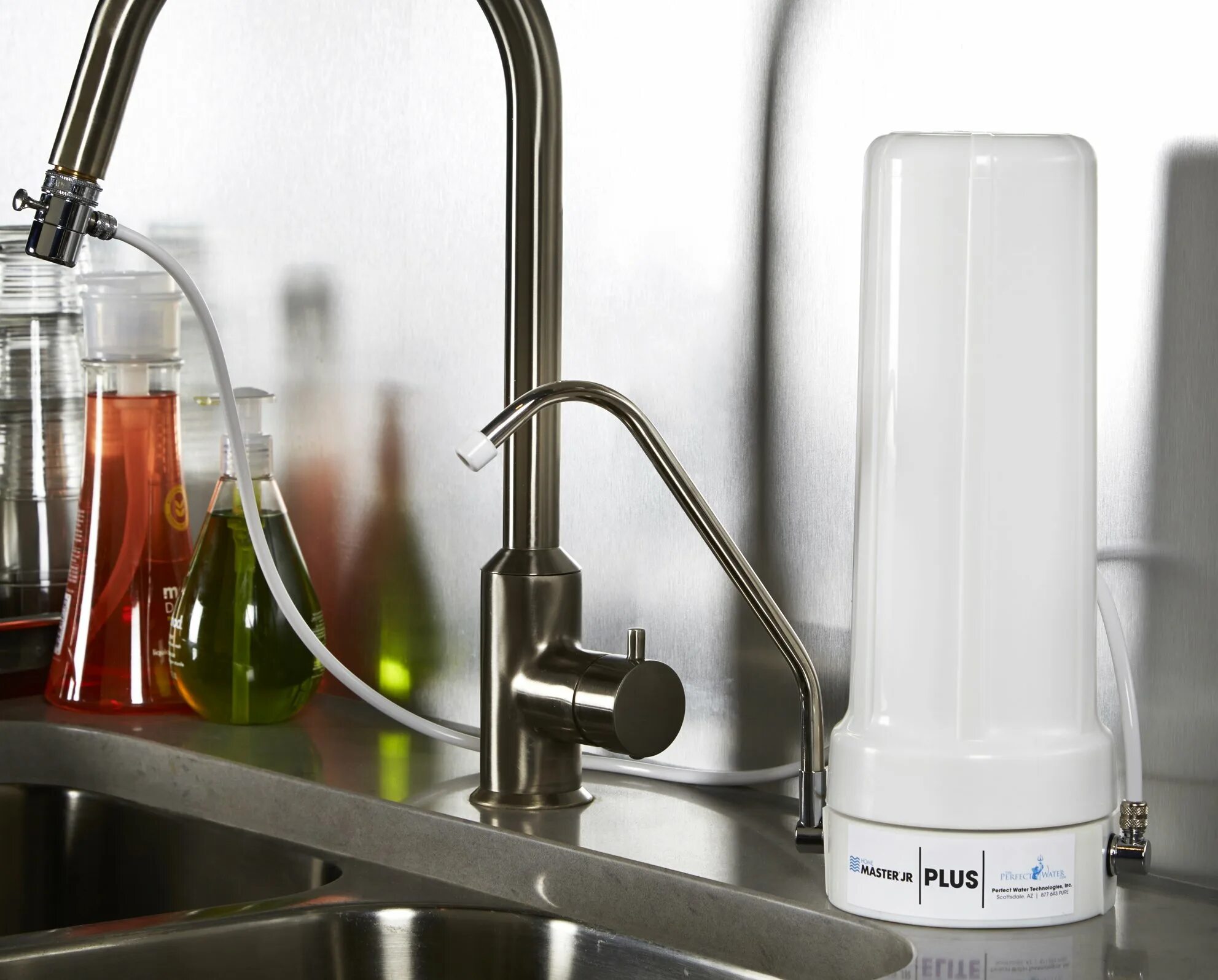 Лучшие фильтры для воды на кухне. Перфект Ватер фильтр. Фильтр для воды на кухню. Фильтрующая система для воды на кухню. Проточная водопроводная вода.