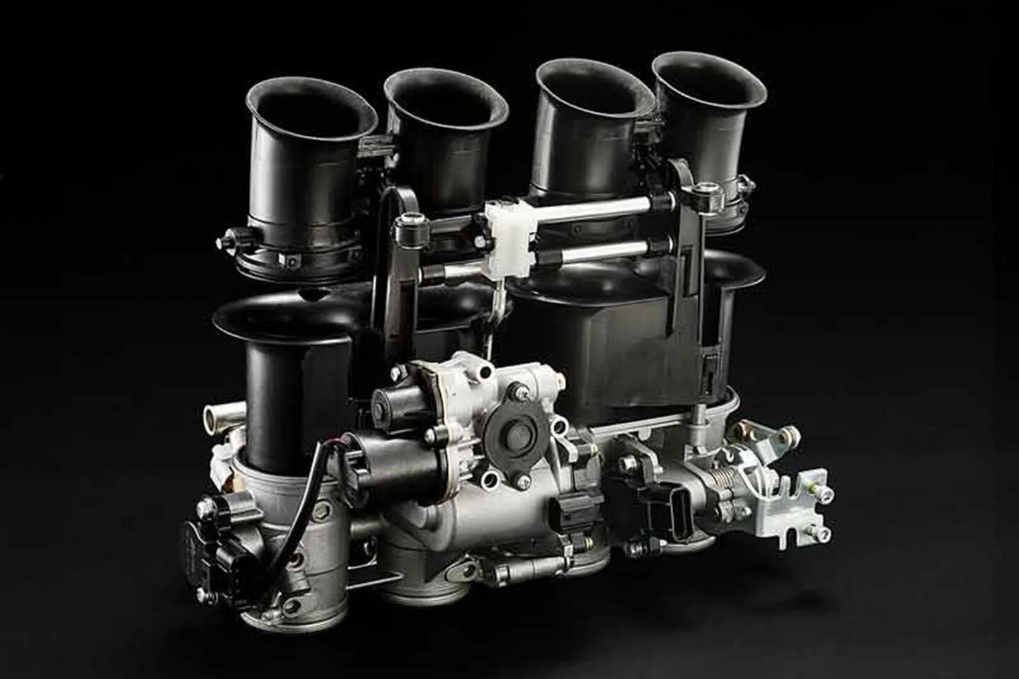 Yamaha r1 engine. Мотор Yamaha r1. Впуск Ямаха р1. Yamaha YZF-r1 система впуска. Двигатель yamaha r1