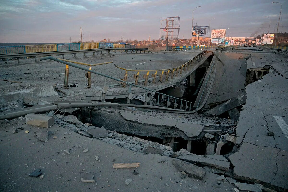 Когда будут бомбить киев. Мост в Киеве взорвали. Разрушенный мост. Взорвали мост 2022. Подрыв мостов в Киеве.