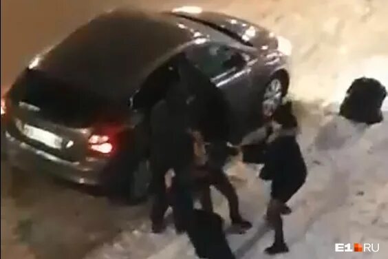 абакар ингулбаев юрист мать. связанный парень в багажнике. задержание полицейского в уфе. задержание сотрудников реабилитационного центра. похищение человека в багажнике.