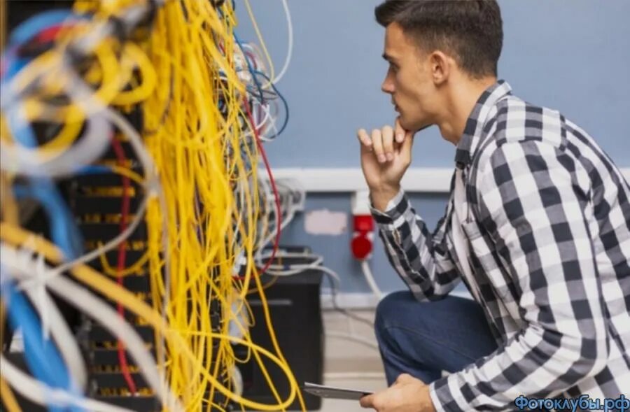 It инженер. Монтажник оборудования связи. Наладчик компьютерных сетей. It аутсорсинг. Что делает сетевой инженер.