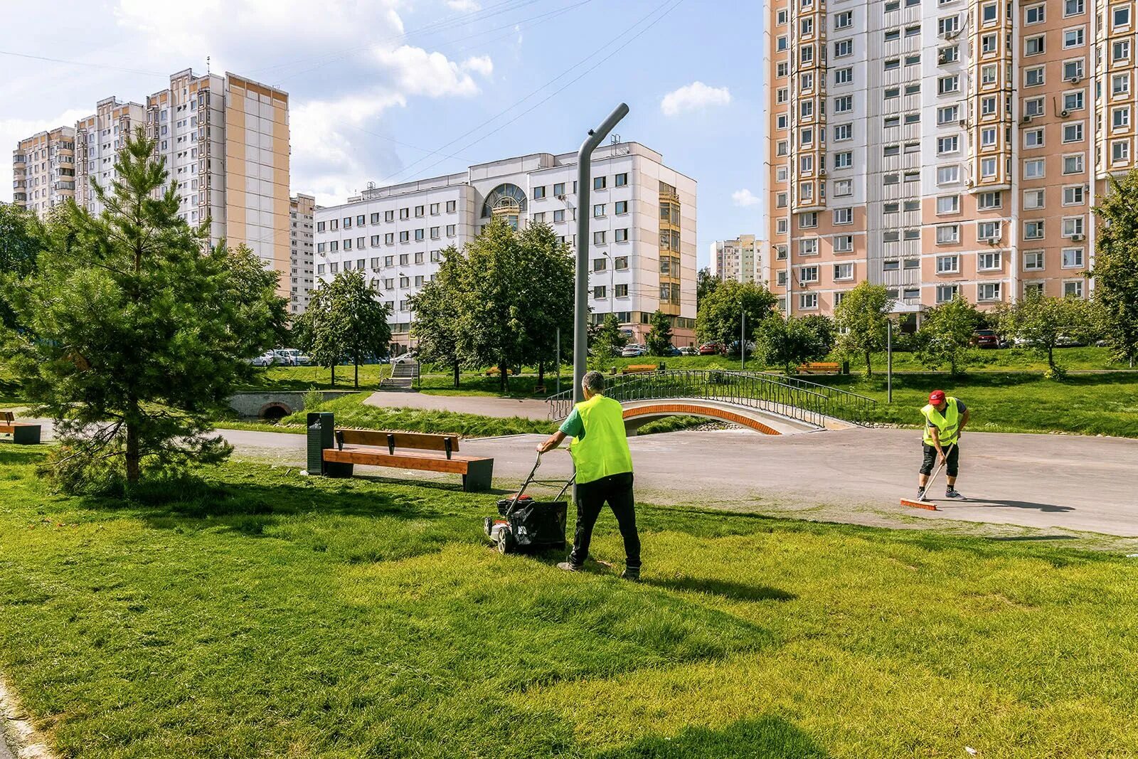 Зоны отдыха Марьино. Комфортный район. Комплекс спортивных и детских площадок в городе. Пешеходная зона на набережной с зоной отдыха для детей.