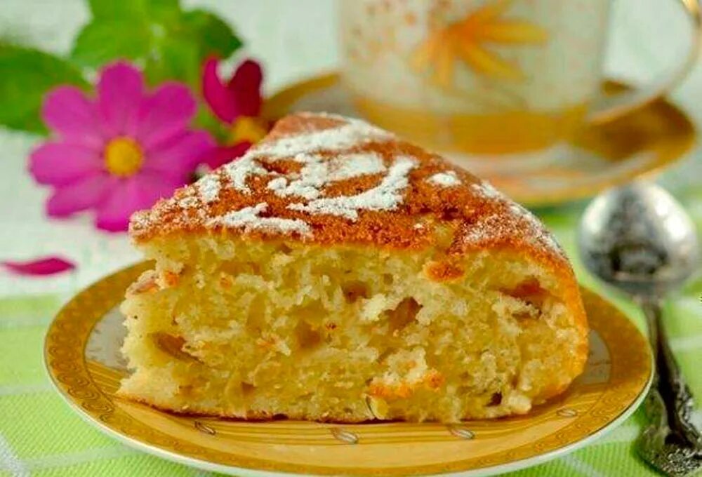 Манник на кефире с яблоками мукой яйцами пышный в духовке. Манник с яблоками в духовке. Манник с яблоками на кефире. Манник с яблоками рецепт. Манник с яблоками фото.