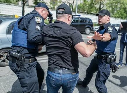 Полиция арестует преступник