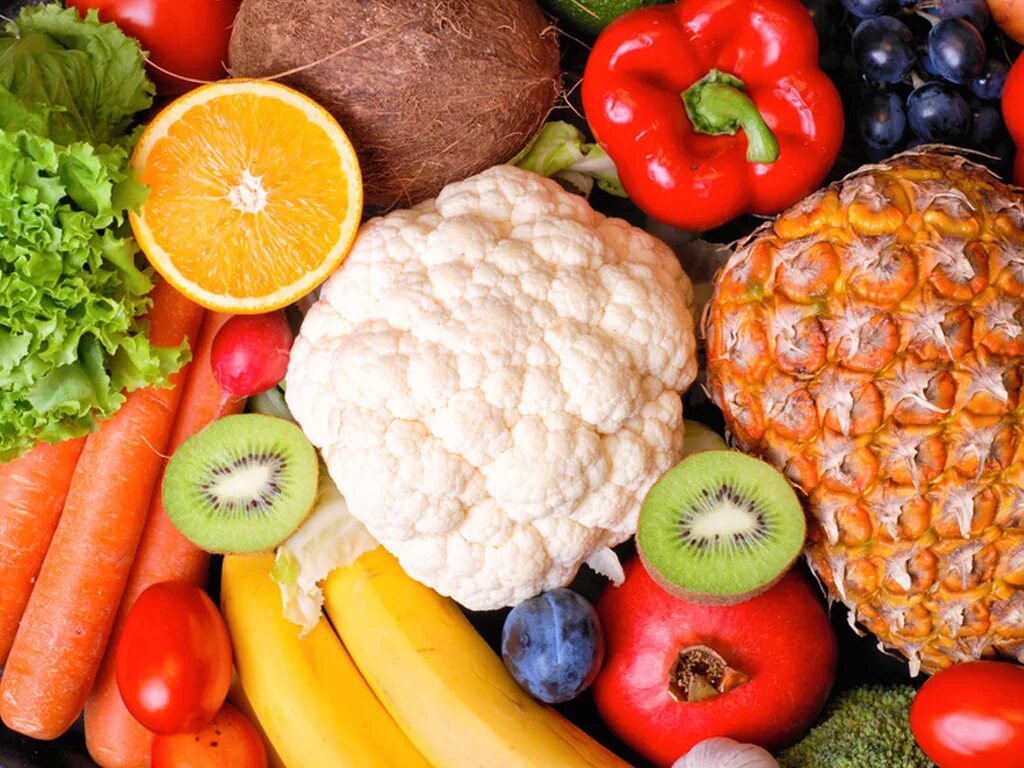 Мытье фруктов. Биодинамика картинки. Овощи и фрукты хранение. Фрукты в контейнере. Холодильник с овощами и фруктами.