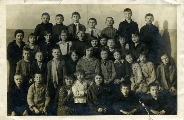 Школы москвы 1936 года. Директор деденевской школы. Советские детские групповые фотографии. Школа 1936 года. Выпуск школы тула 1936.