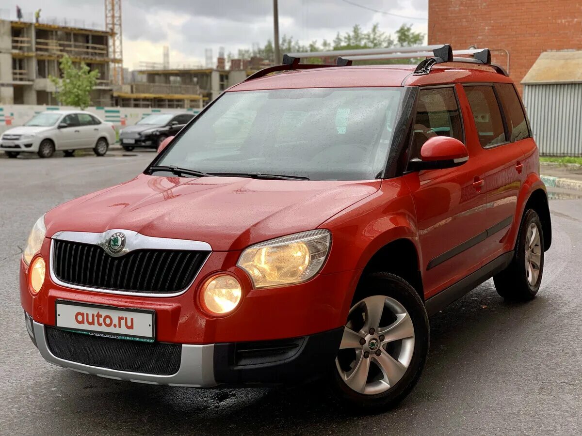 1 выпуск шкода. Skoda Yeti 2010. Шкода Йети красная. Skoda Yeti 1.2 красный. Кемерово красная Шкода Йети.