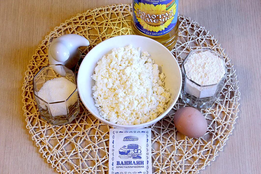 Молоко. Молочная продукция и яйца. Творог яйцо мука. Творог с яйцом и сахаром. Молоко творог.