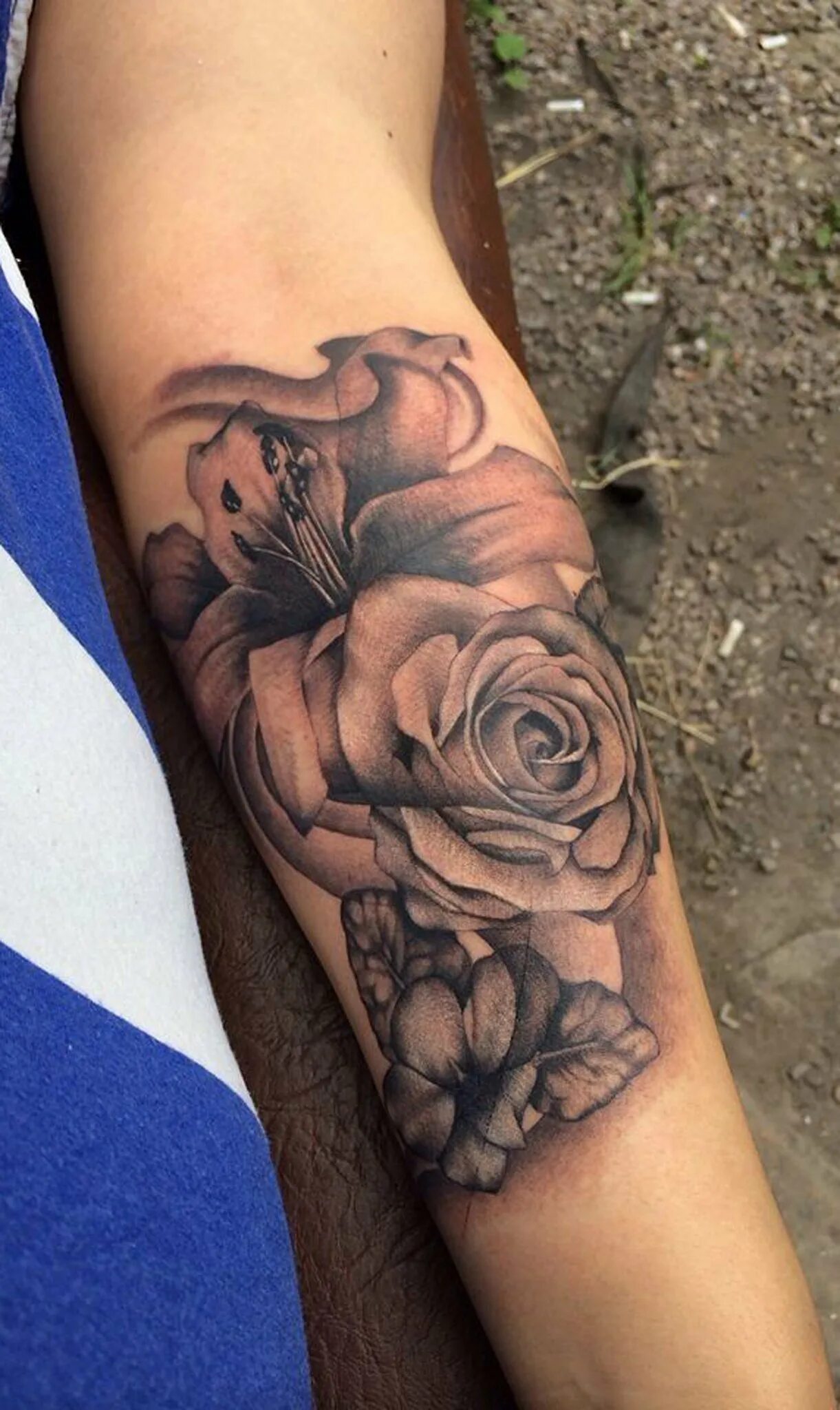 Женские тату розы. Татуировки для девушек на руке. Тату цветы на предплечье для девушек.