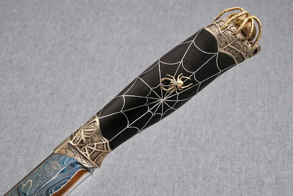 Кинжалов пауков. Паучий меч. Складной нож spider k786. Нож паук d2. Сувенирный кинжал изогнутый.