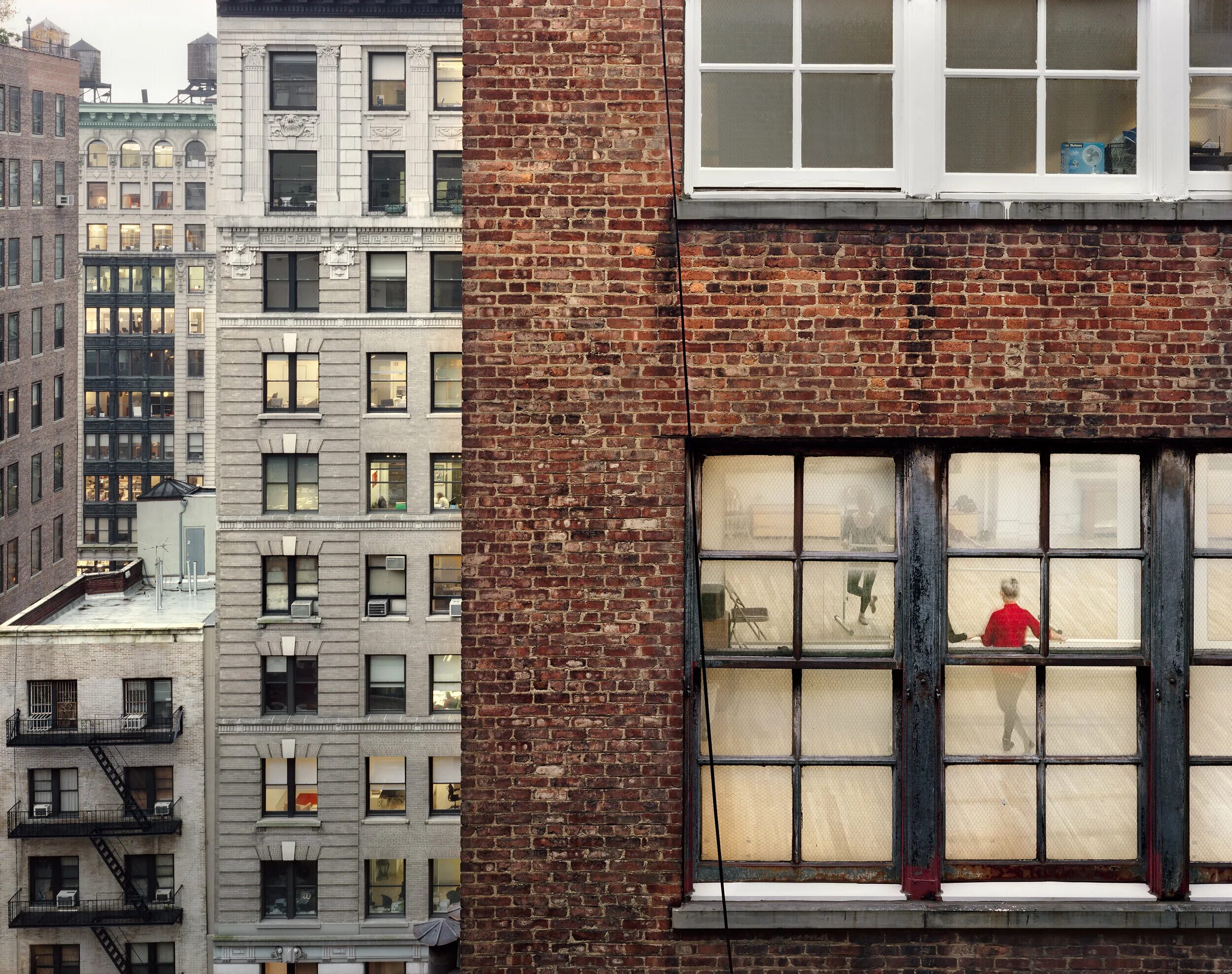 Gail Albert Halaban. Гейл out my Window. Дома в Нью-Йорке многоэтажки. Нью Йорк многоэтажки.