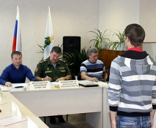 Призывная комиссия в военкомате. Призывная комиссия мо. Призывники в военкомате. Призывная комиссия в военкомате. Подольск военкомат призывная комиссия.