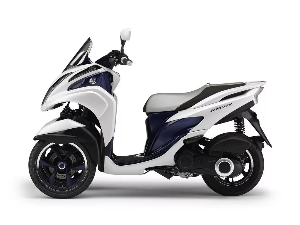 Скутер автомобильного. Yamaha Tricity 125cc. Yamaha Tricity 125. Yamaha Tricity трицикл. Трёхколёсный максискутер Piaggio 400.