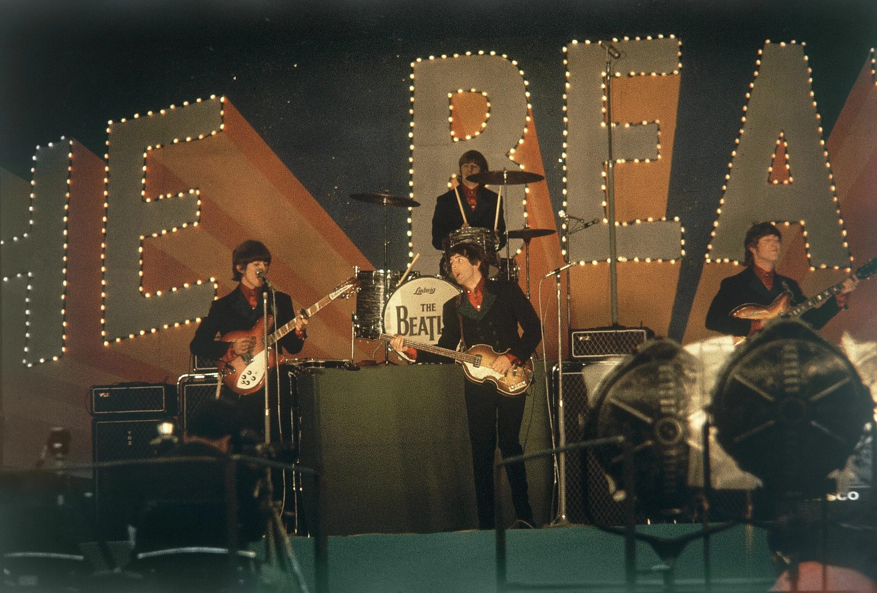 Джордж харрисон 1966. Бибиси 1966 тв. Beatles now and then 2023. The beatles 1966. Beatles hamburg 1966.