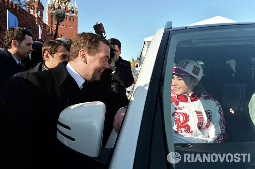 Все больше машин приходит на помощь