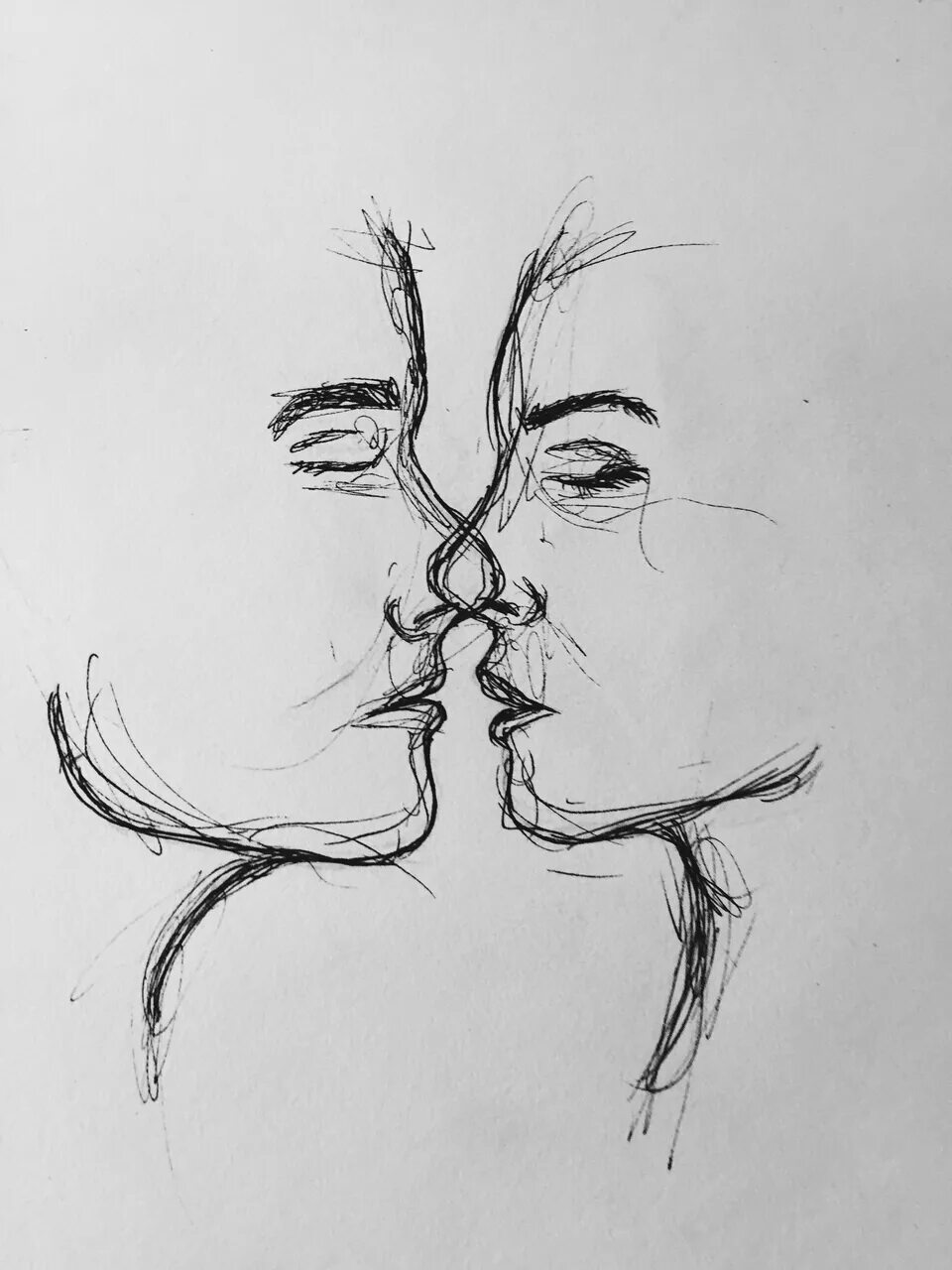 Нарисовать 2 рисунка. Поцелуй рисунок. Зарисовки поцелуй. Поцелуй рисунок карандашом. Поцелуй набросок.