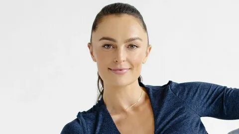 Megan Roup’s 3-Minute Ab Routine Is the Perfect Travel Day Fix 