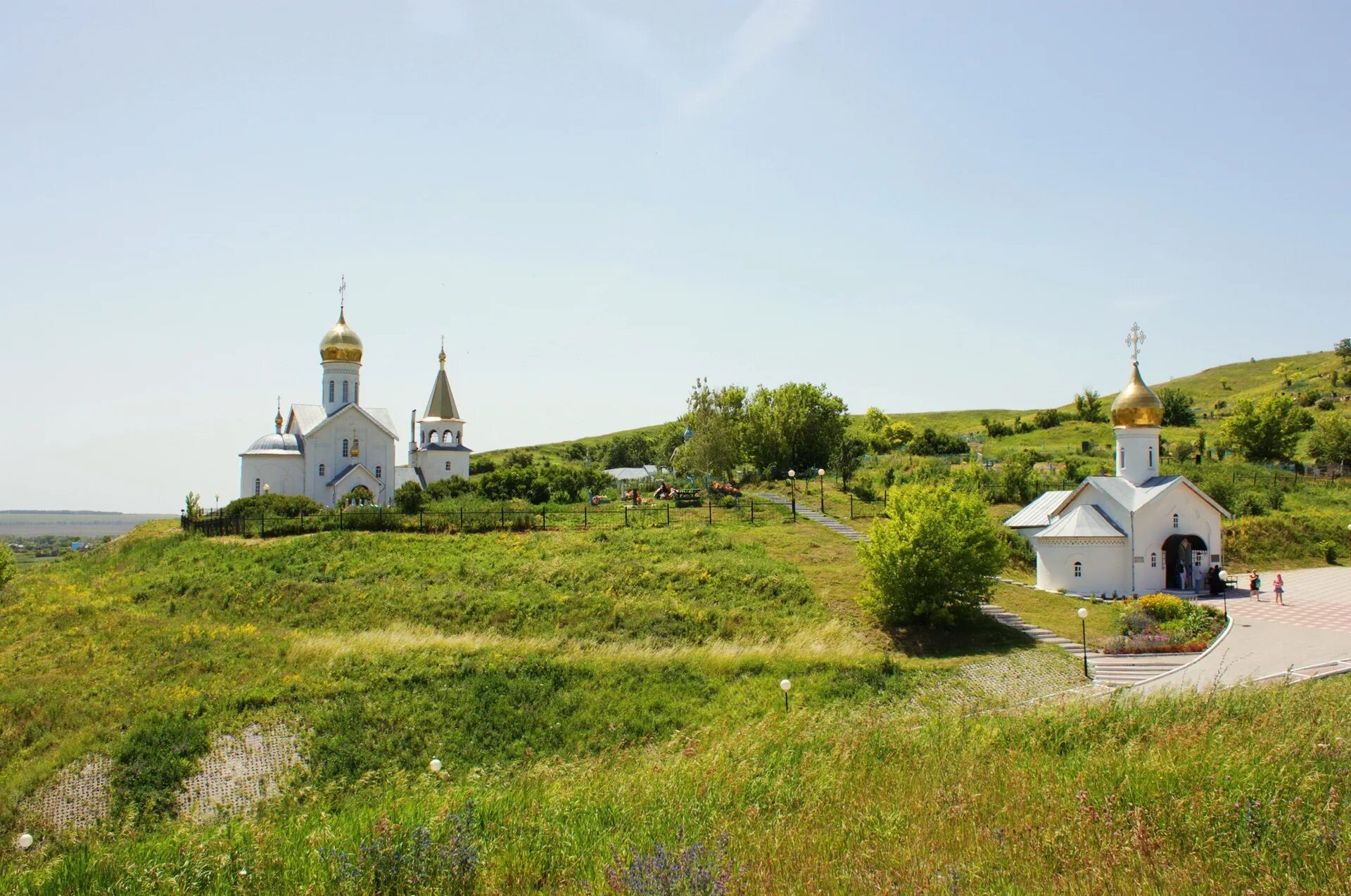 Святого белгородская область. Свято-Троицкий Холковский монастырь. Свято-Троицкий Холковский монастырь Белгородская область. Свято Троицкий Холковский подземный монастырь. Мужской монастырь в Белгородской области холки.