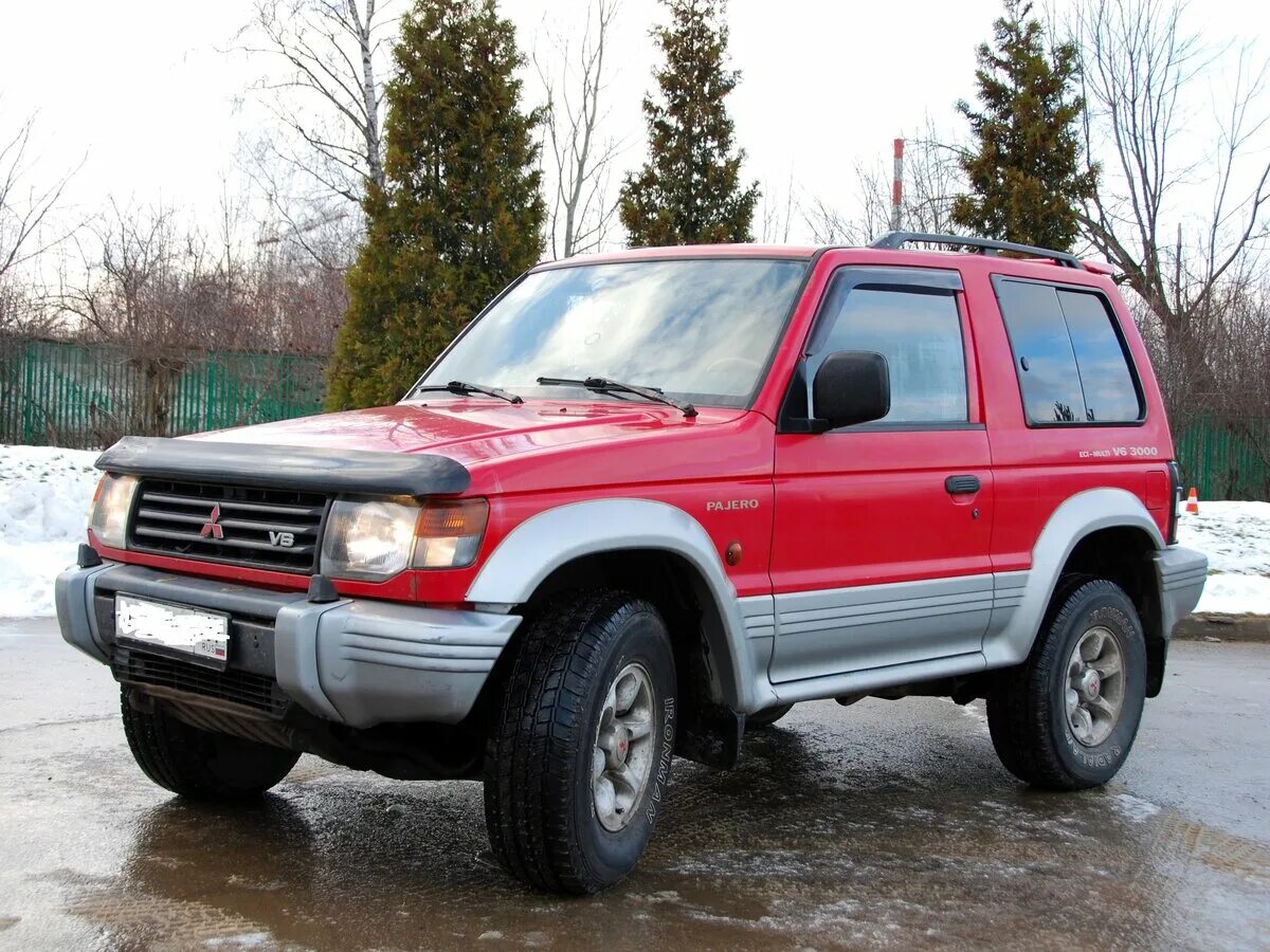 Mitsubishi трехдверная. Mitsubishi Pajero II 1997. Mitsubishi Pajero II 3. Mitsubishi Pajero 3 3 дверный. Mitsubishi Pajero 3 поколение 3 дверный.