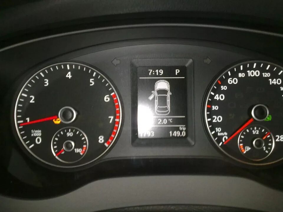 Датчик epc поло. Vw passat b5 индикатор давления масла. Лампочка давления масла фольксваген пассат б6. Фольксваген загорается давление масла. Контрольные лампы панели кадди 2011 года.