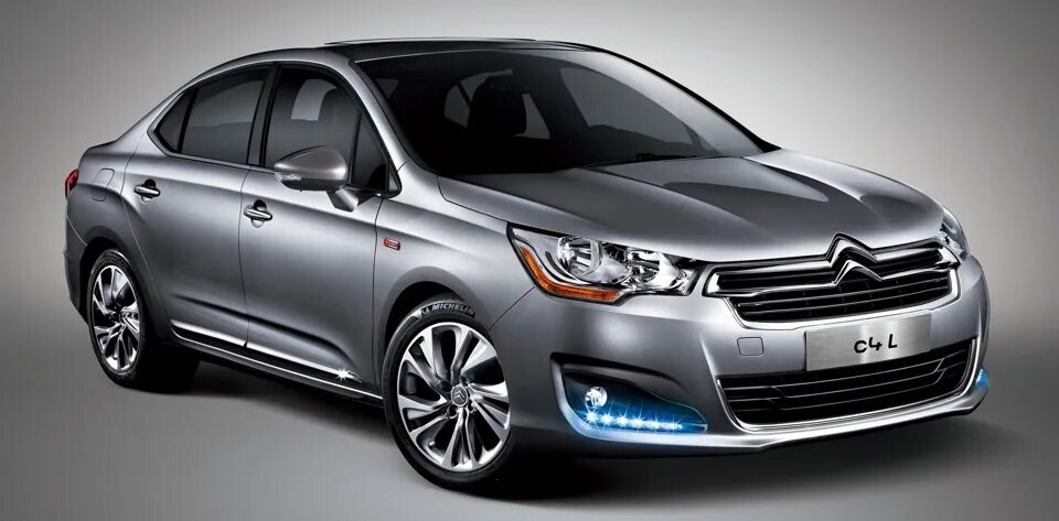Sedan 4d. Sedan 4d
