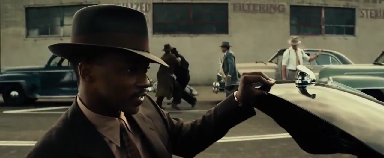 Gangster squad (2013). Охотники на гангстеров качество. Эмма стоун охотники на гангстеров. Охотники на гангстеров постер. Джош бролин охотники на гангстеров.