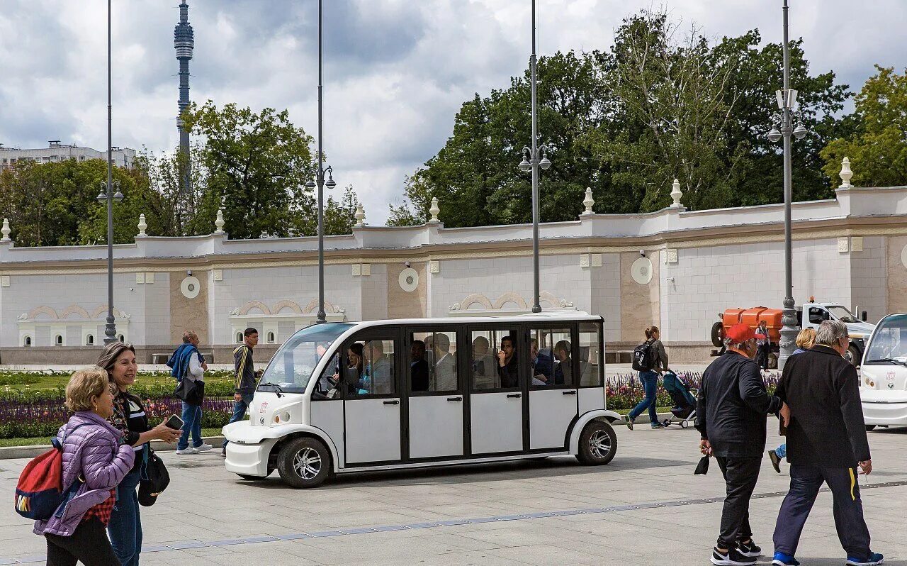 Электробус вднх. Электротранспорт на ВДНХ. Электромаршрутка ВДНХ. Электрокар ВДНХ.