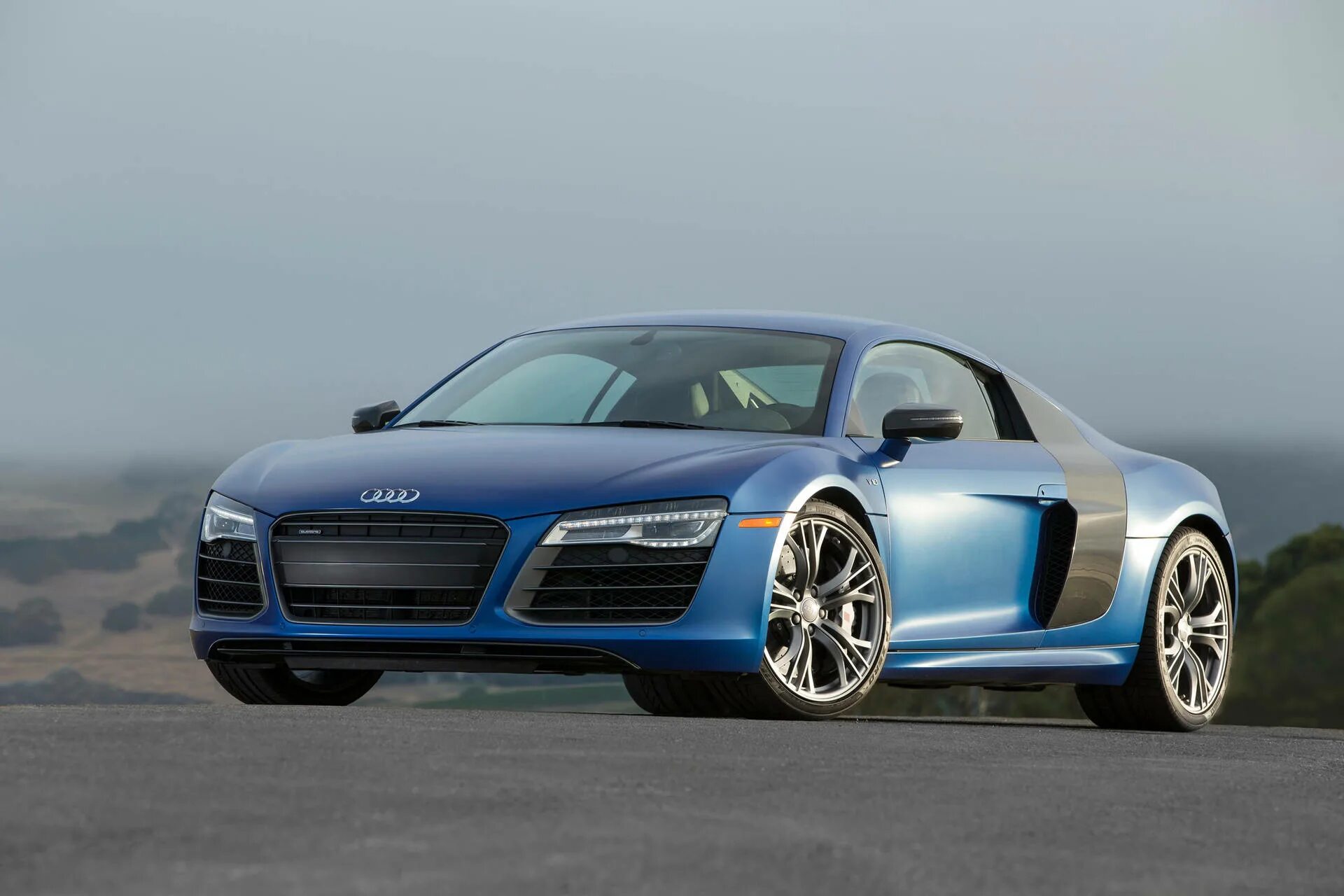 Купить ауди р8. Audi r8 v10 Plus. Audi r8 v10 2013. Audi r8 2015. Ауди р8 2015.