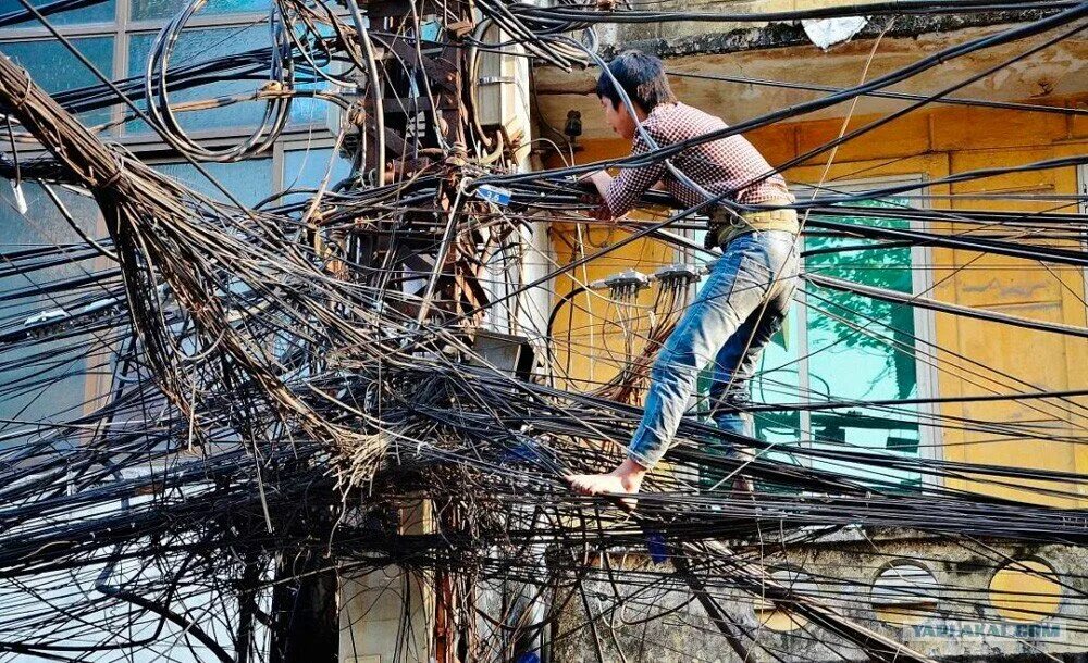 Нарушение охраны труда на работе. Нарушение техники безопасности электрика. нарушение техники безопасности на производстве. последствия нарушения техники безопасности.