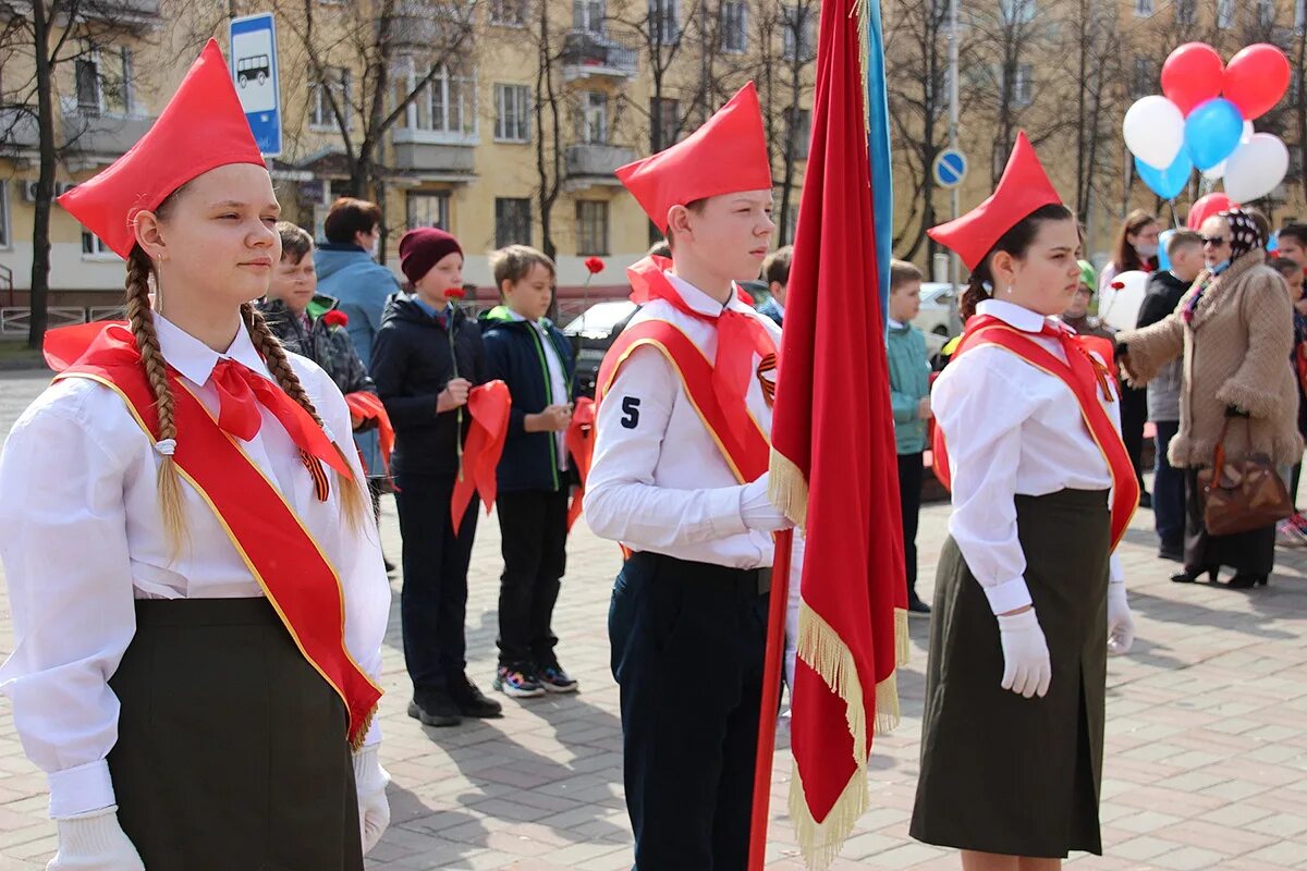 Юный Пионер. Пионеры на красной площади. Прием в пионеры. Фото юных пионеров.