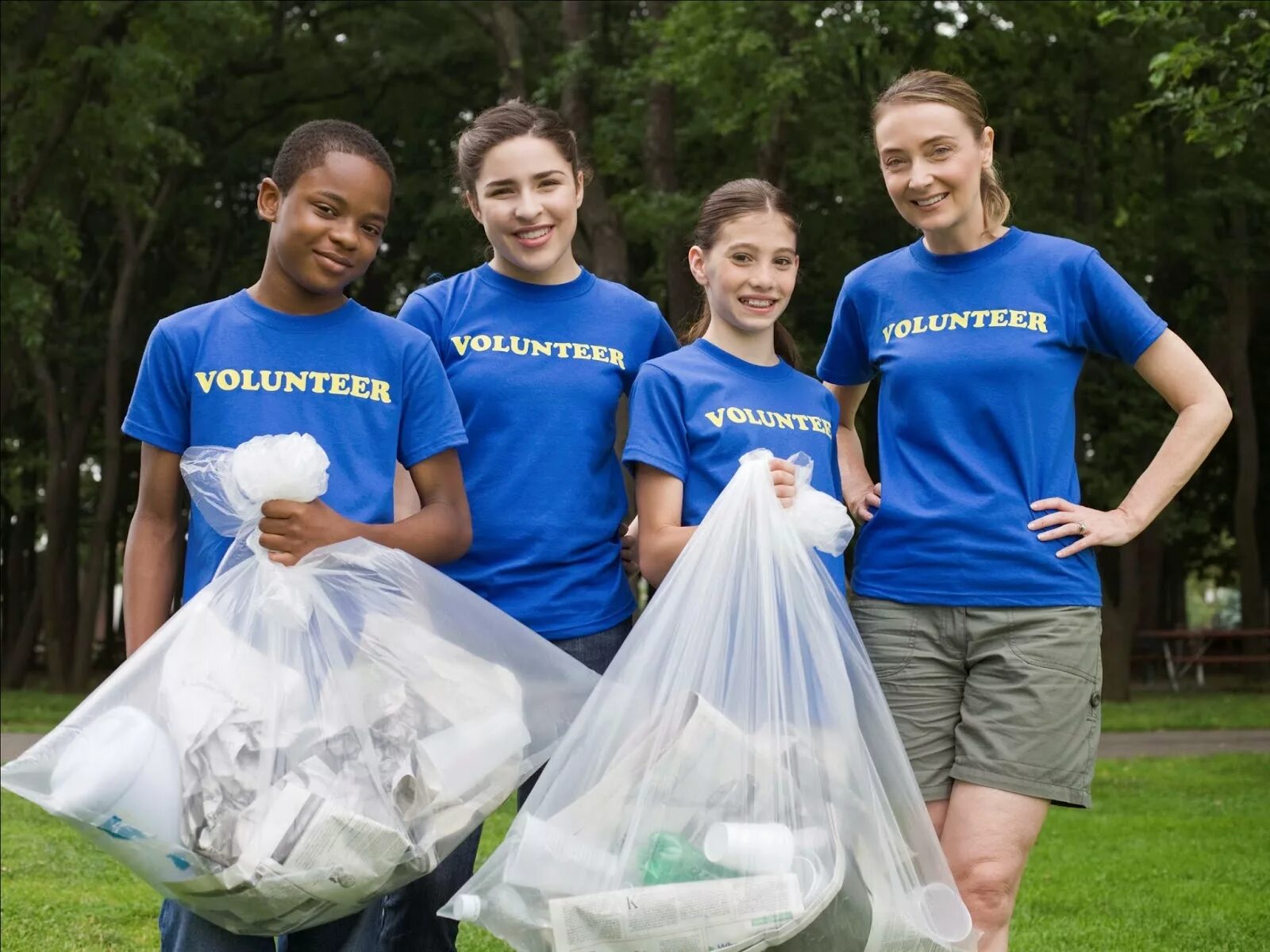 девушка волонтер. студенты волонтеры. мужская благотворительность. добровольцы сша. человек и природа.