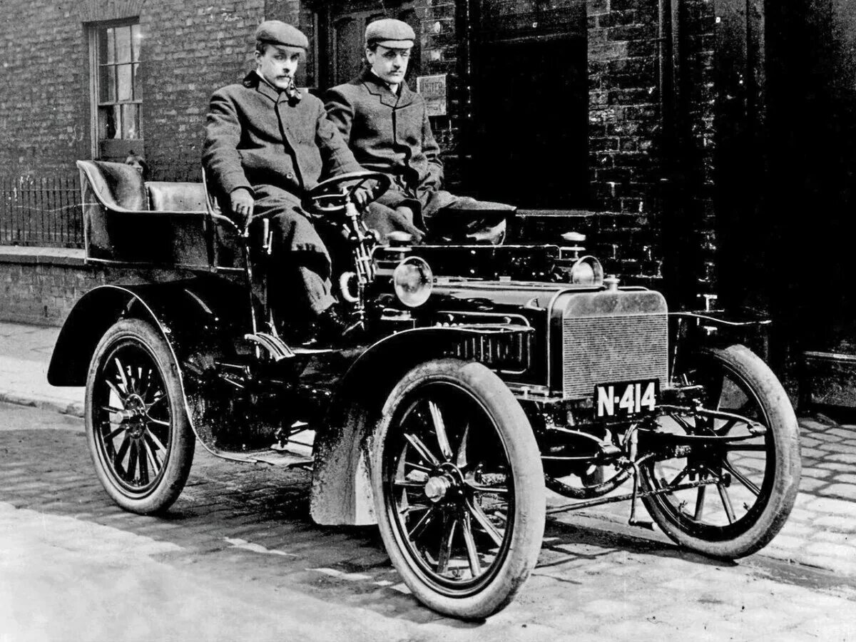 Первая компания автомобилей. Первый Роллс Ройс 1904. Роллс Ройс 1910. Роллс Ройс 1906 года.