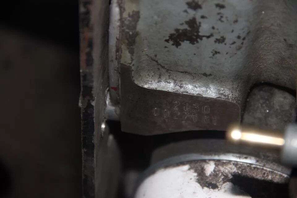 Нива 2121 года номер двигателя. Номер двигателя нива 2121 карбюратор. Номер двс нива 21214. Номер двс нива 21214. 21213 двигатель номер.