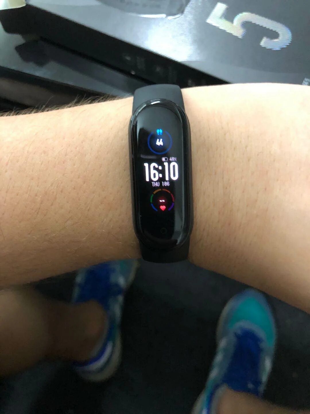 Часы ксиоми 5. Браслет Xiaomi mi Band 5. Xiaomi mi Band 6 коробка. Браслет Xiaomi mi Band 6. Часы Xiaomi mi Band 5.