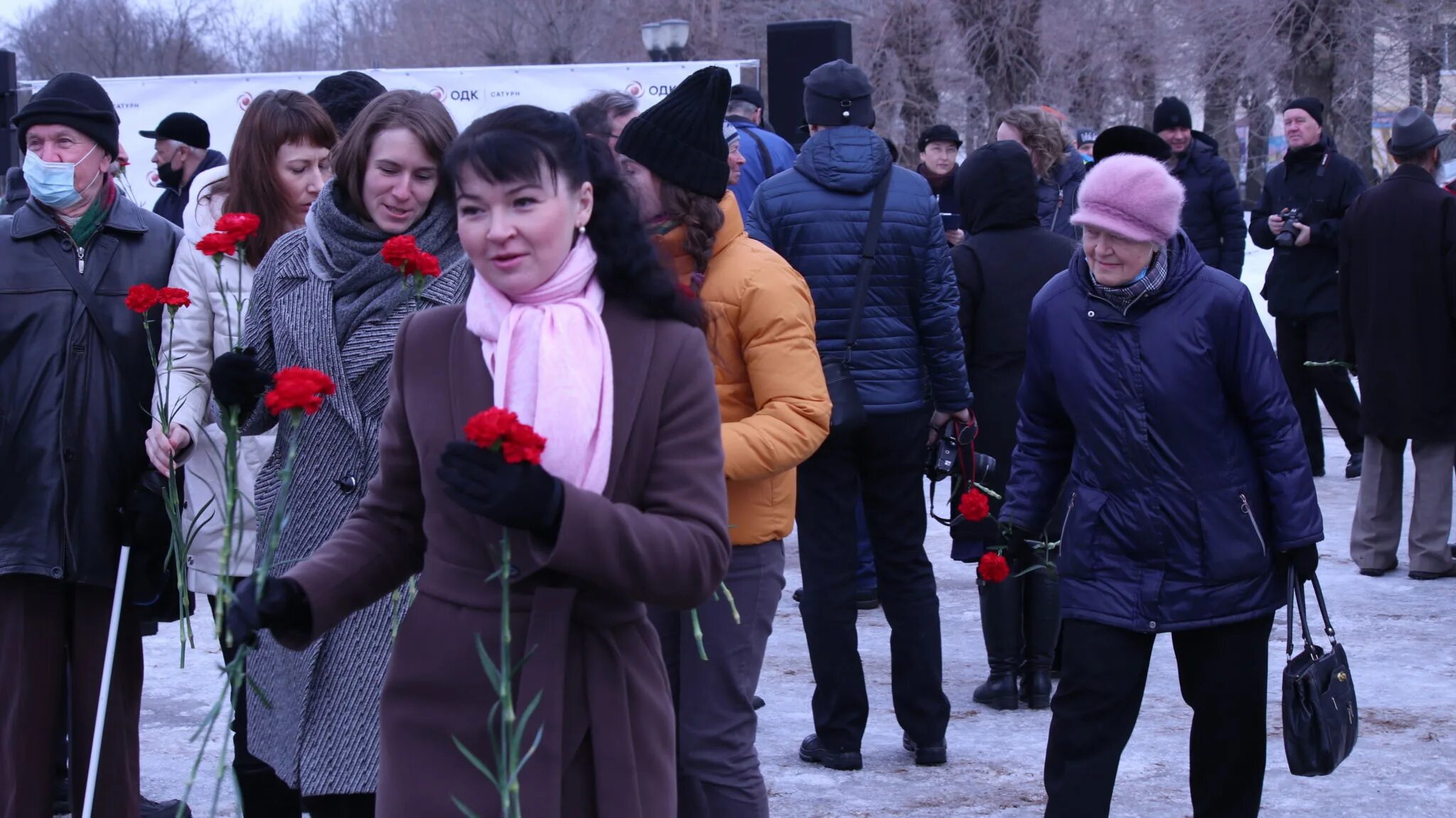 Памятник дерунову в рыбинске. Пао одк сатурн рыбинск телефон отдела социальной помощи +гражданам. Памятник павлу дерунову. Герои советского союза рыбинск. Новости рыбинска сатурн.