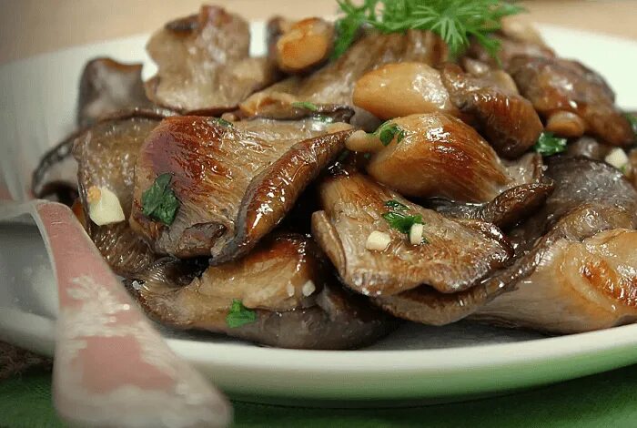 Roast Oyster Mushrooms with Garlic in 2019 Stuffed mushrooms, Roasted oyster mus