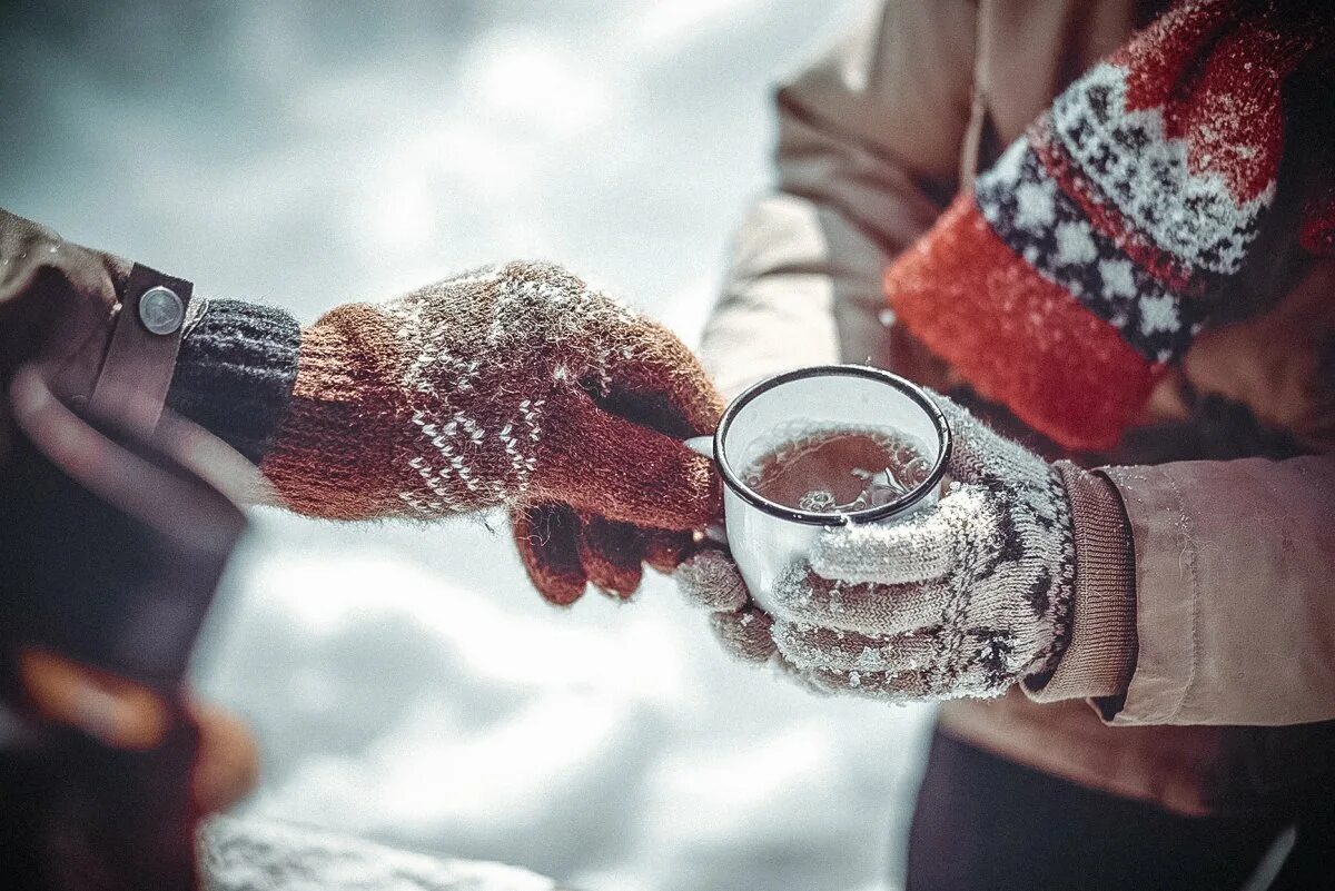 Некоторые любят пить зимой. Чай зима. кофе зима. горячий чай зимой. согреться зимой.