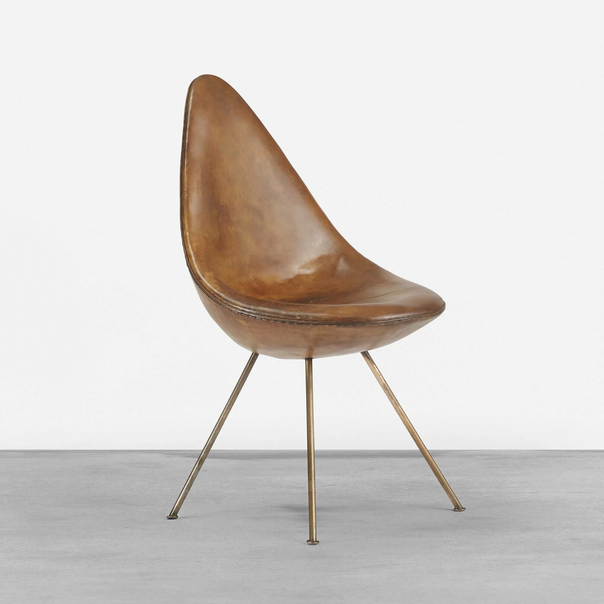 Drop chair. Кресло drop арне якобсен. arne jacobsen стулья. стул муравей арне якобсена. арне якобсен сас ройял капля.