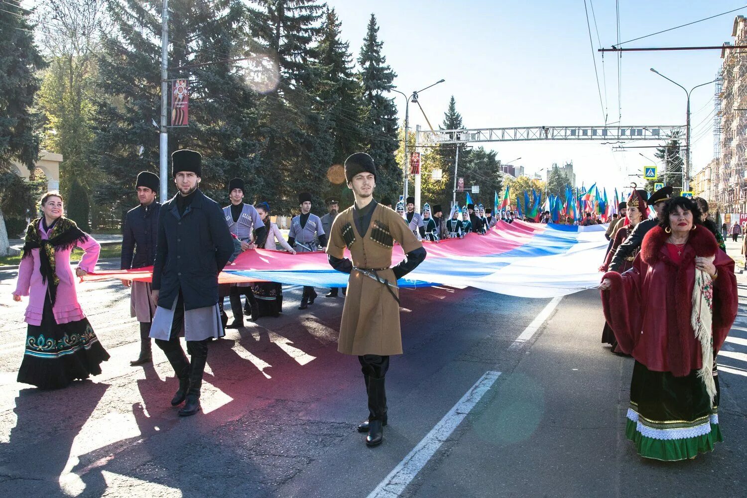 День единения народов КЧР. Карачаево-Черкесская Республика народ. День народного единства КЧР. Национальные праздники Карачаево Черкесии.