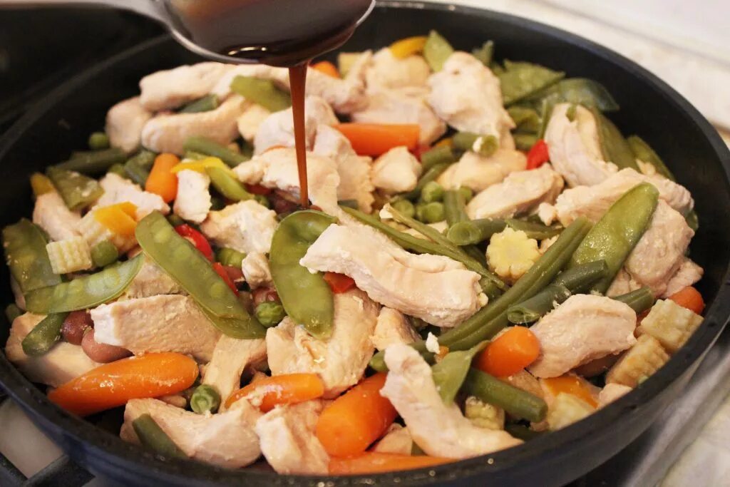 Индейка с овощами тушеная на сковороде Recept
