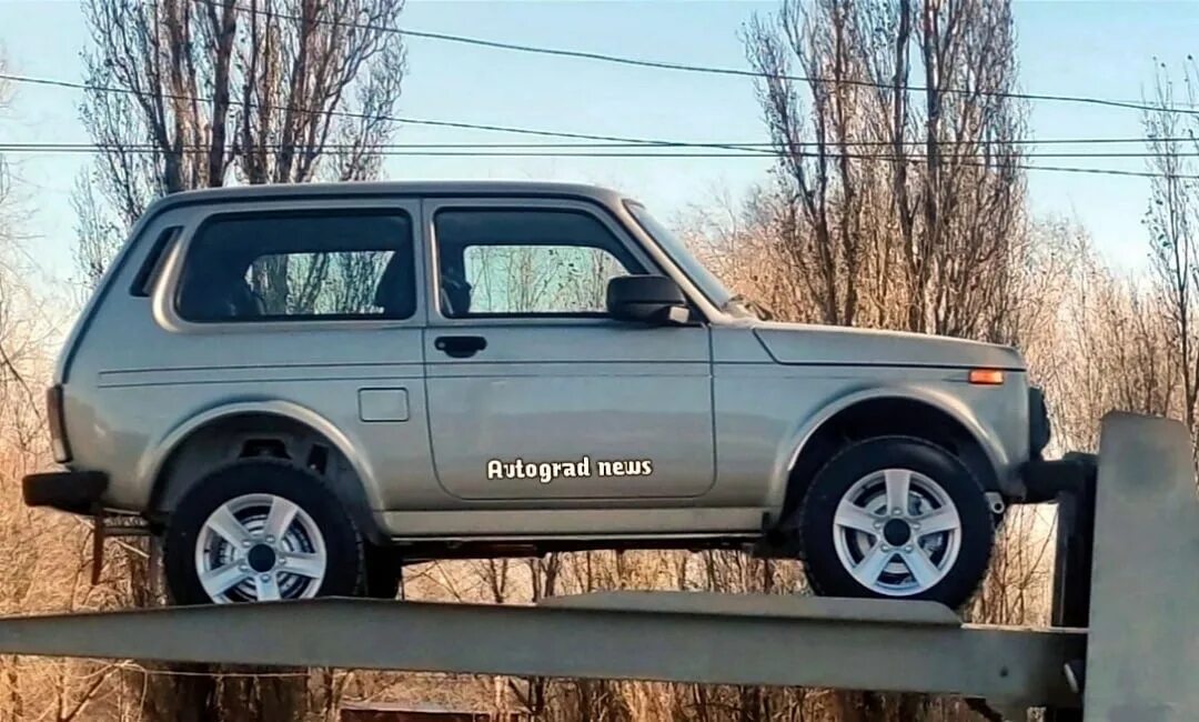 Sell new Niva Legends end of 22 year color Bruh very beautiful complete paperwor