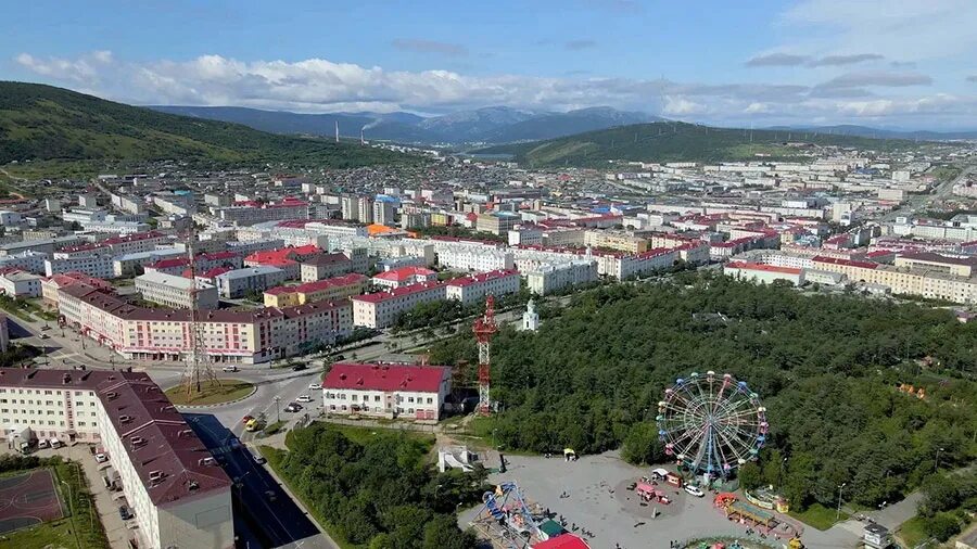 Россия город магадан. Магаданская область развитие. Гороховое поле магадан застройка. Озеро джека лондона, магадан. Магадан центральная площадь.