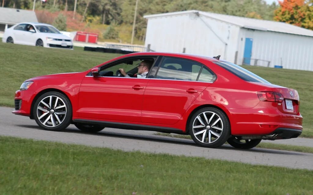 Volkswagen jetta 2016 красный. Фольксваген джетта 14. Фольксваген джетта. Фольксваген джетта красная. Фольксваген джетта 6 красная.