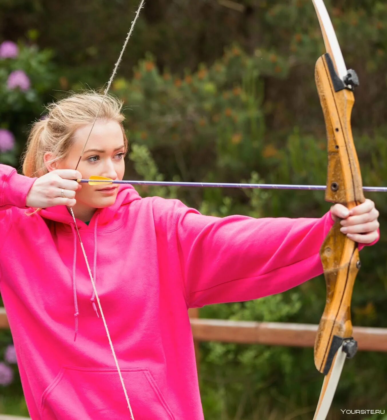 Лук для стрельбы. Традиционные лучники. Стрельба из лука. Включи луки. Традиционный лук для стрельбы.