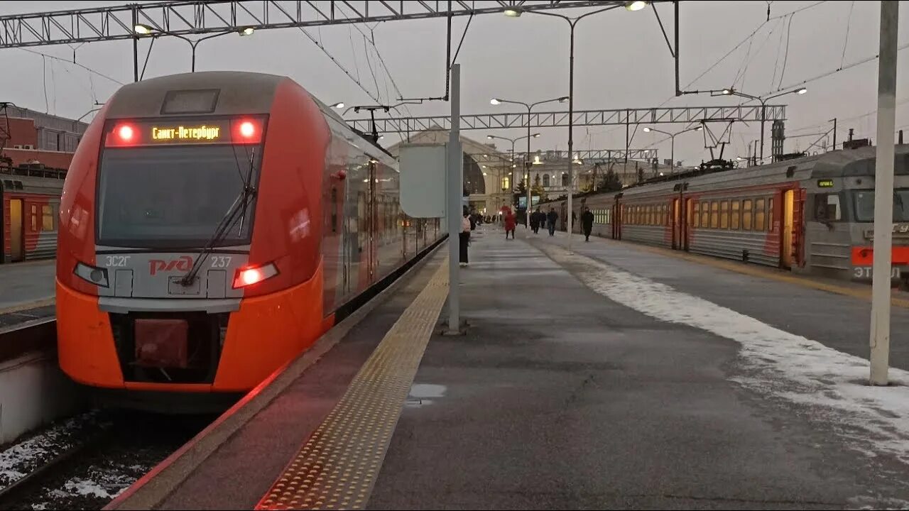 Электрички ленинский проспект тайцы. Ласточка Балтийский вокзал. Ласточка электропоезд. Электричка Ласточка. Горелово Балтийский вокзал.