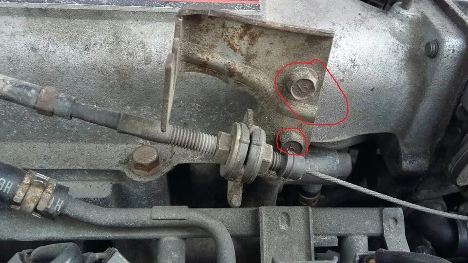 Трос сцепления ваз 2112. Тросик сцепления 2112 регулировка. Где стоит тросик. Где стоит тросик. Кикдаун rx300.