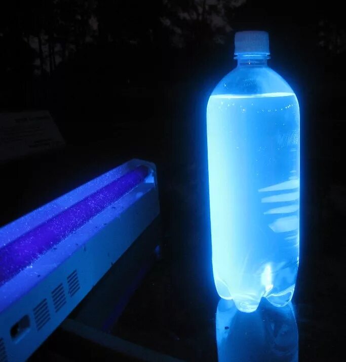 Неоновая жидкость. Светящаяся жидкость. Люминесцентная вода. Светящаяся жидкость в бутылке. Светящаяся вода.