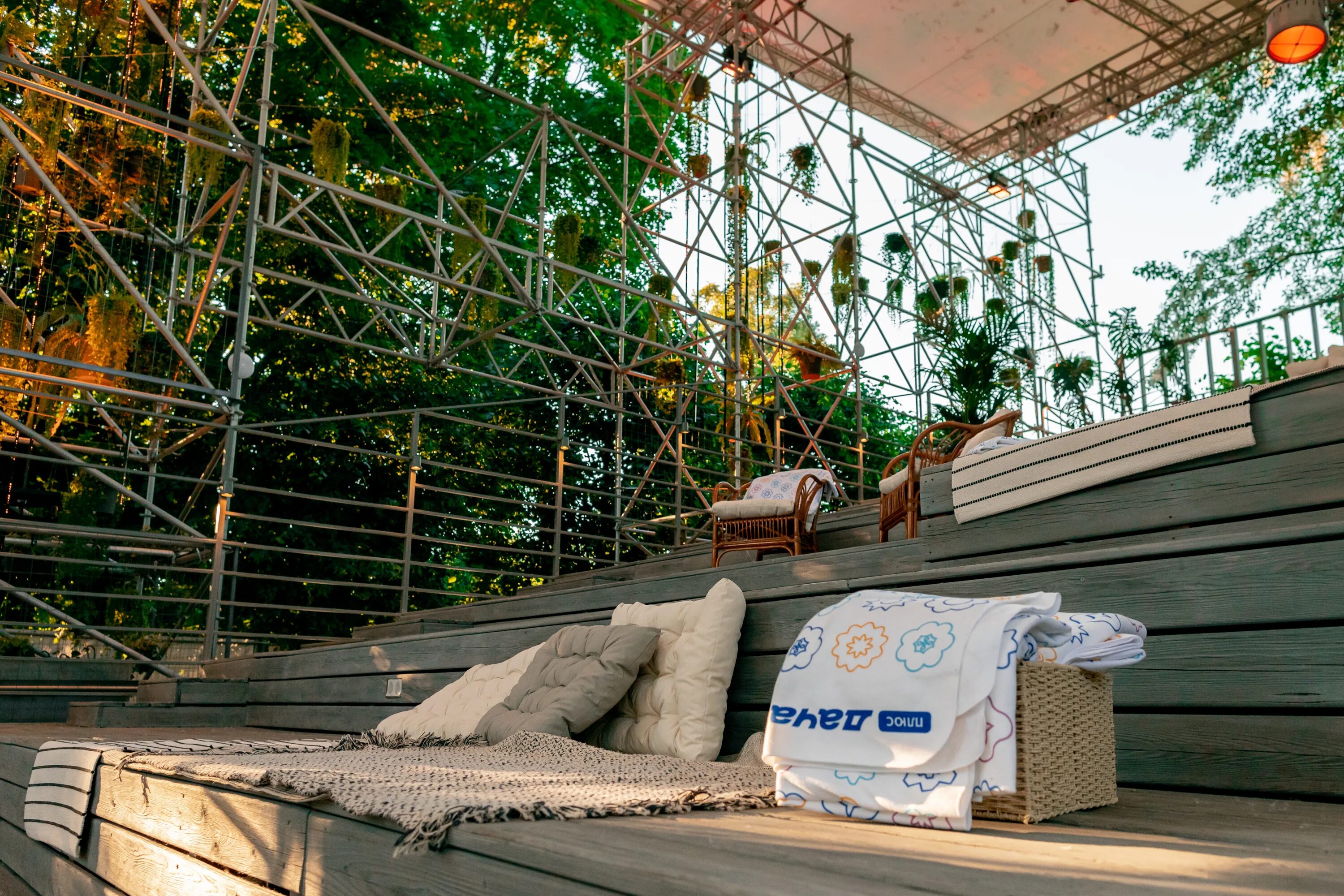 Павильон шестигранник в парке горького. Плюс дача в парке горького. Triple stacks of flatbed. Кинотеатр дача парк горького. Кинотеатр дача парк горького.